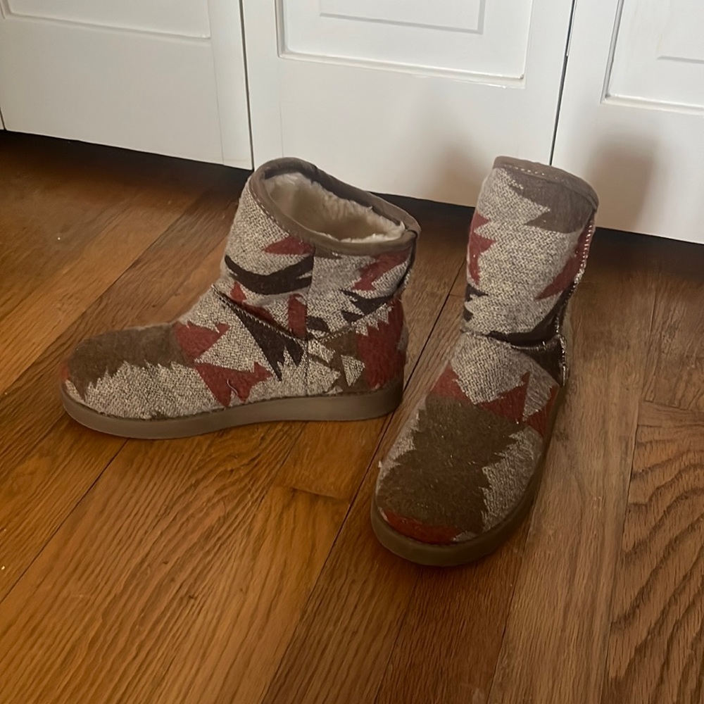 Tweet and fur short boots with a beautiful western print.